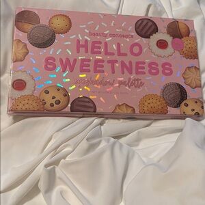 Beauty Concepts Hello
Sweetness 28 Color Vegan
Eyeshadow Palette cruelty free